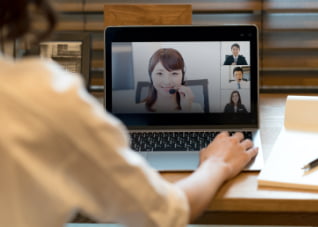 離れた家族も
同時に参加できる
