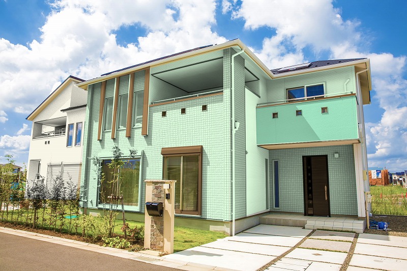 失敗しない青色外壁塗装 カラーシミュレーションで伝えるツートンカラーの勧め 埼玉県の塗装ブランド I Sumu塗装 失敗しない青色外壁塗装 カラーシミュレーションで伝えるツートンカラーの勧め 埼玉県の塗装ブランド I Sumu塗装